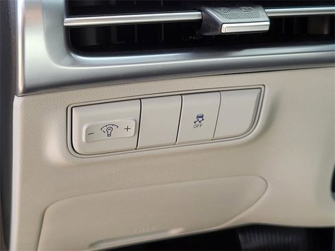 Certified 2025 Hyundai Tucson SE image 19