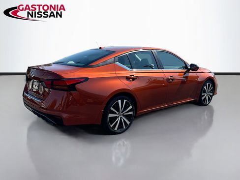 Used 2022 Nissan Altima 2.5 SR FWD image 9