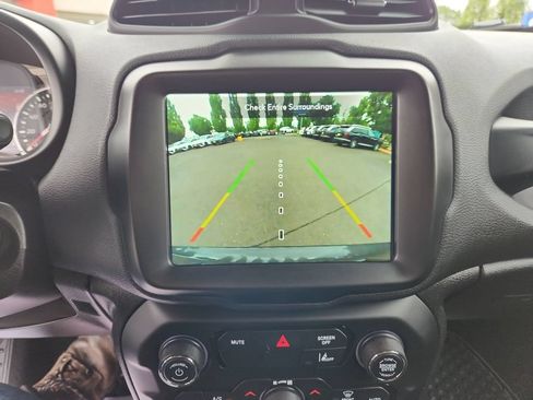Used 2021 Jeep Renegade Latitude AWD/4WD image 16