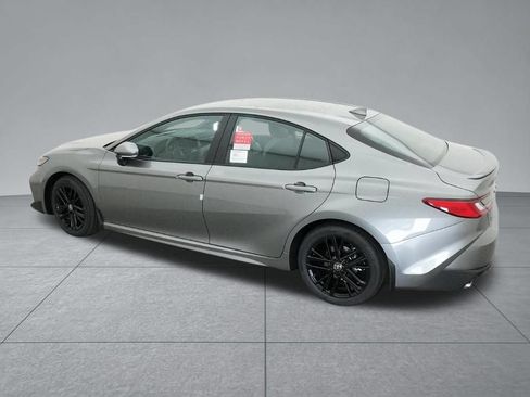 Used 2026 Toyota Camry SE FWD image 5