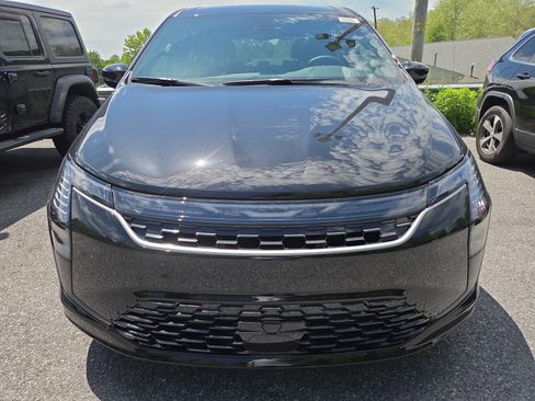 New 2027 Chrysler Pacifica Select FWD image 5
