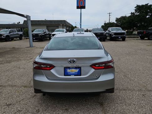 Used 2022 Toyota Camry LE FWD image 7