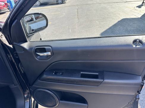 Used 2017 Jeep Compass 75th Anniversary w/ Power Value Group image 19