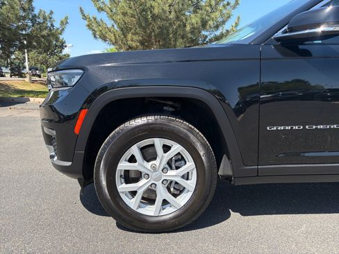 Used 2023 Jeep Grand Cherokee L Limited AWD/4WD image 10
