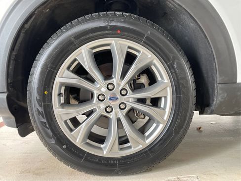 Used 2020 Ford Explorer XLT w/ Equipment Group 202A image 13