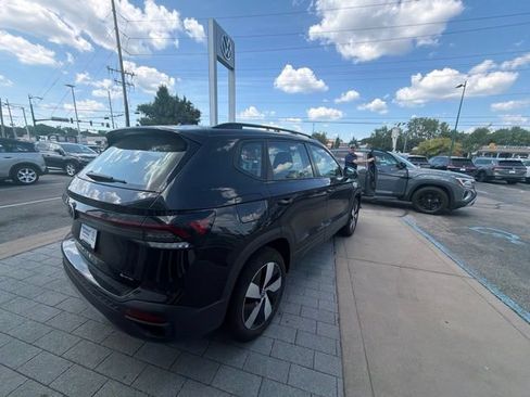 Certified 2025 Volkswagen Taos S AWD/4WD image 17