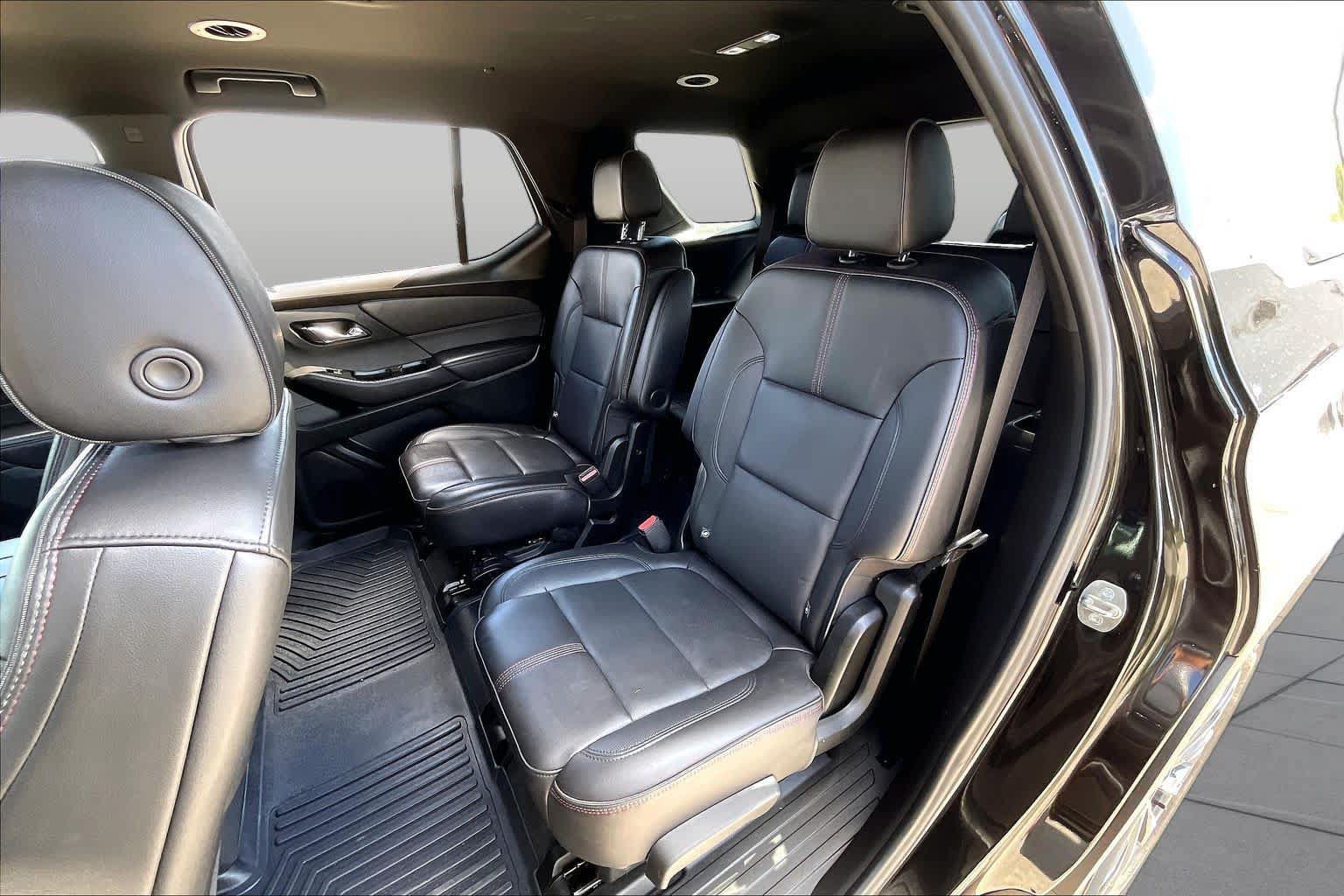 Used 2023 Chevrolet Traverse RS FWD image 18