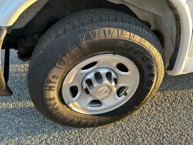 Used 2015 Chevrolet Express 2500 RWD image 41