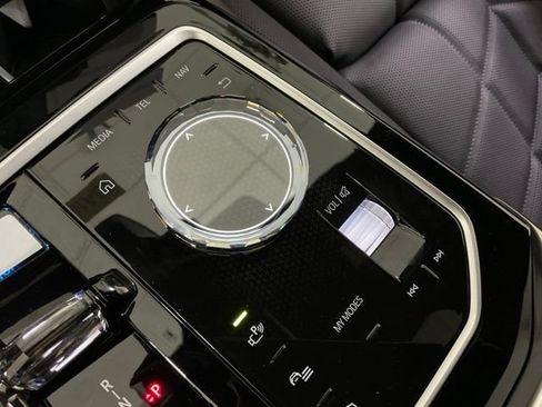 Certified 2024 BMW i7 xDrive60 AWD/4WD image 28