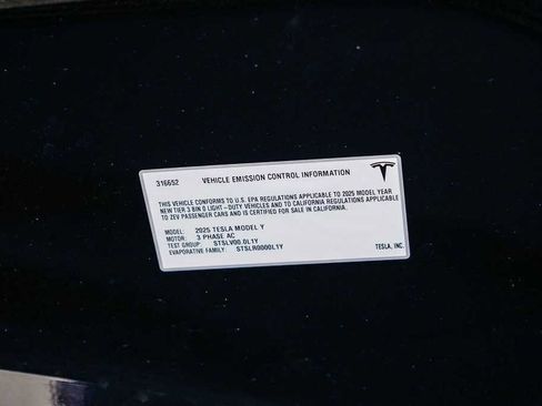 Used 2025 Tesla Model Y Long Range RWD image 27
