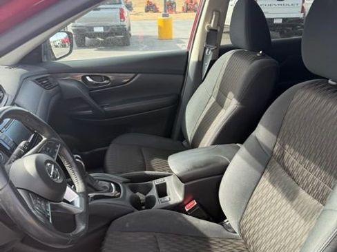 Used 2018 Nissan Rogue SV image 10