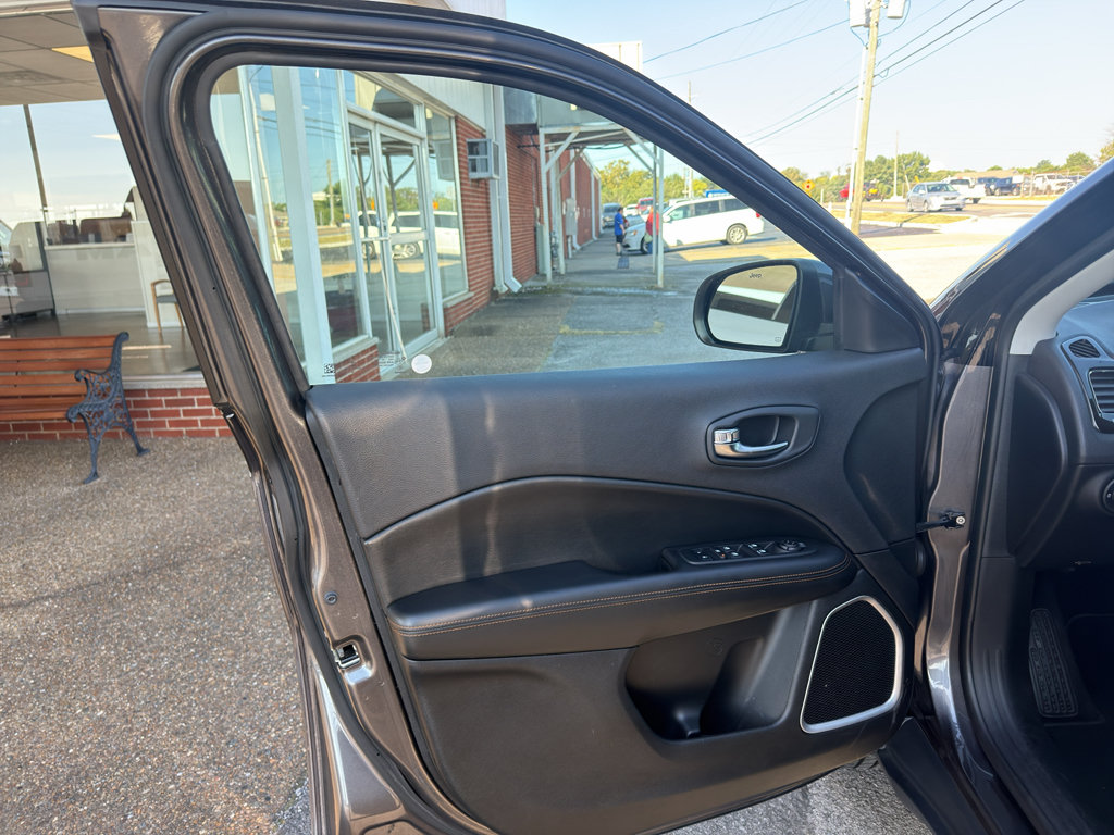 Used 2019 Jeep Compass Limited AWD/4WD image 9