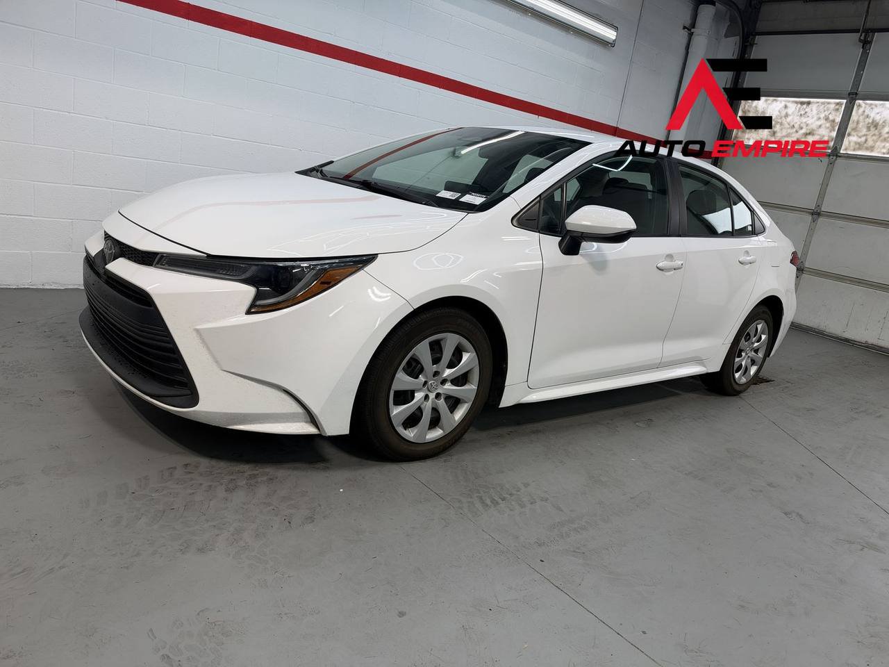 Used 2024 Toyota Corolla LE FWD image 1