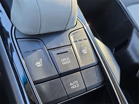 Used 2020 Hyundai Ioniq Limited image 15