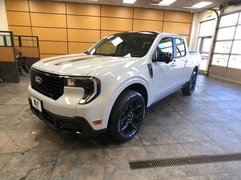 New 2025 Ford Maverick Lariat w/ Black Appearance Package image 3