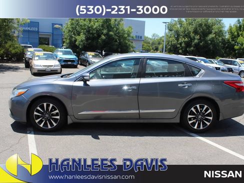 Used 2016 Nissan Altima 2.5 SV w/ Convenience Package FWD image 2