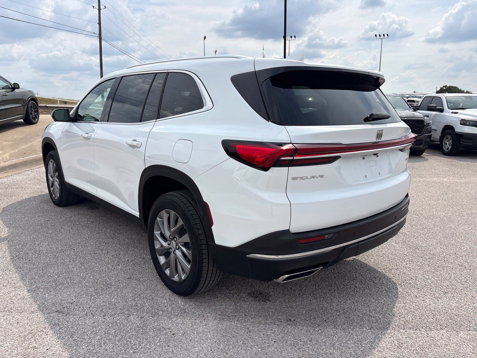 Used 2025 Buick Enclave Preferred FWD image 4