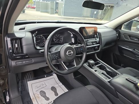 Used 2024 Nissan Pathfinder SV image 20