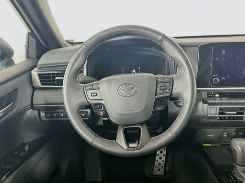 Used 2025 Toyota Camry SE image 17