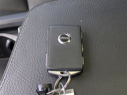 Used 2018 Volvo XC90 T6 Momentum image 44