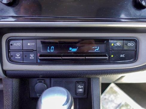 Certified 2019 Toyota Corolla LE w/ Carpet Mat Package (TMS) FWD image 18