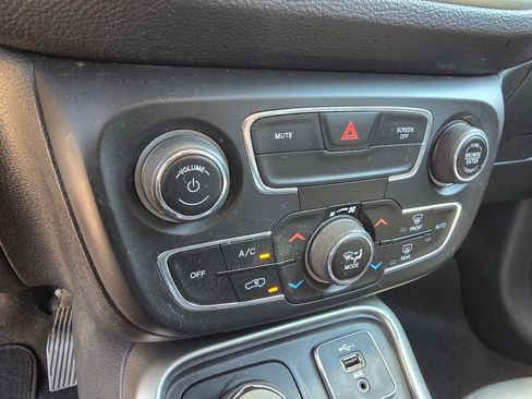 Used 2021 Jeep Compass Latitude AWD/4WD image 22