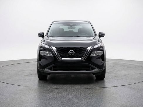 Used 2025 Nissan Rogue SV FWD image 2
