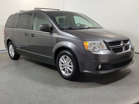 Used 2020 Dodge Grand Caravan SXT FWD image 1