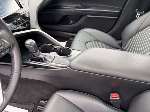 Used 2019 Toyota Camry SE w/ Carpet Mat Package FWD image 14