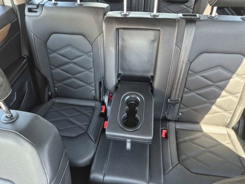 Used 2025 Volkswagen Atlas SE FWD image 22