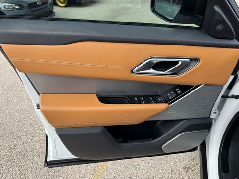 Used 2019 Land Rover Range Rover Velar R-Dynamic SE image 17
