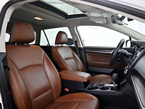 Used 2017 Subaru Outback 3.6R Touring image 24