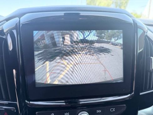 Used 2019 Chevrolet Traverse LT FWD image 13