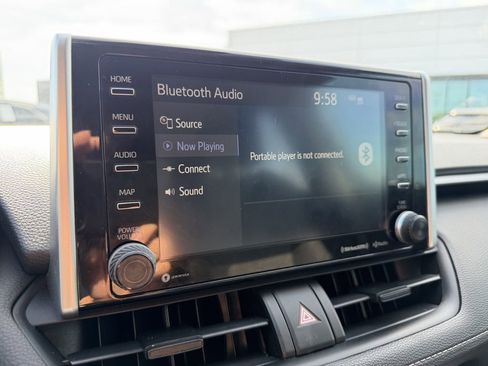 Used 2021 Toyota RAV4 XLE w/ Convenience Package FWD image 18