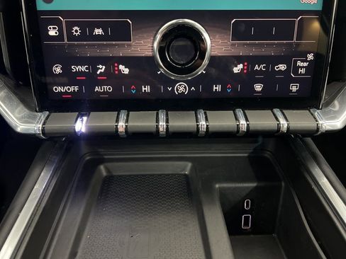 Used 2025 GMC Acadia Elevation image 16