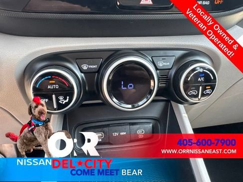 Used 2025 Hyundai Venue SEL FWD image 24