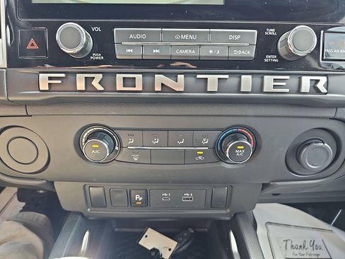 Used 2025 Nissan Frontier SV RWD image 24