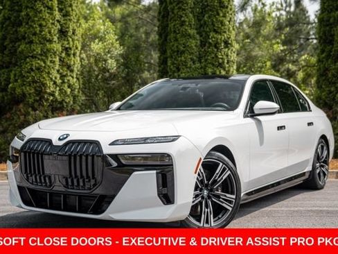 Used 2023 BMW i7 xDrive60 w/ Executive Package 2 AWD/4WD image 1