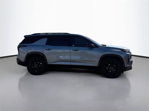 Certified 2025 Chevrolet Traverse RS image 8