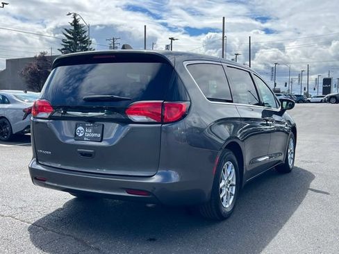 Used 2023 Chrysler Voyager LX FWD image 7