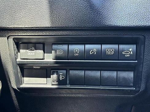 Used 2022 Toyota Tundra SR5 w/ SR5 Convenience Package AWD/4WD image 18