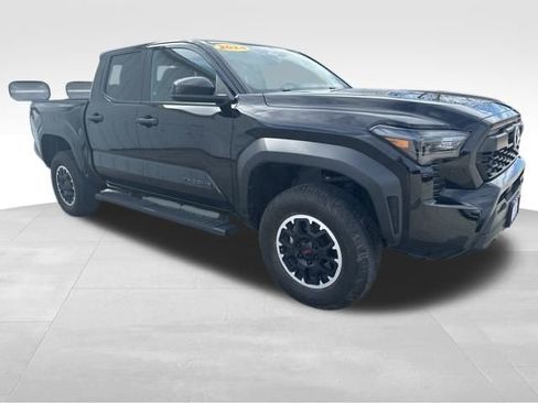Used 2024 Toyota Tacoma TRD Off-Road image 10