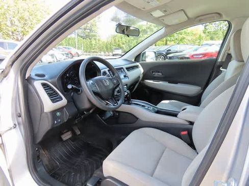 Certified 2022 Honda HR-V LX image 2