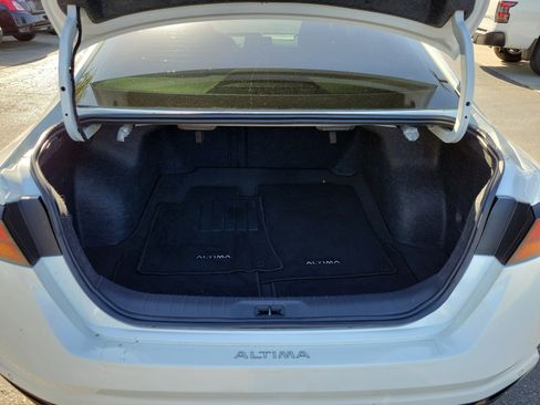 Used 2024 Nissan Altima 2.5 SV image 9