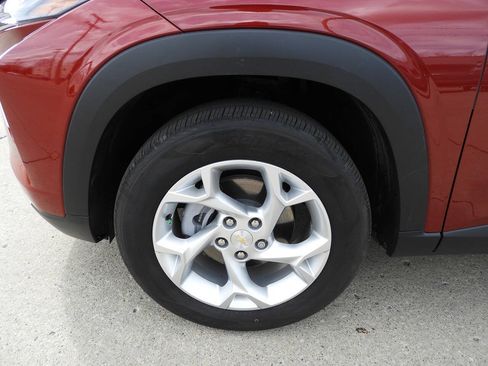 Used 2025 Chevrolet Trax LS w/ LS Convenience Package FWD image 12