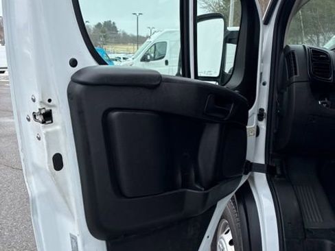 Used 2024 RAM ProMaster 2500 w/ Convenience Group image 25