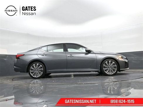 Used 2024 Nissan Altima 2.5 SL image 34