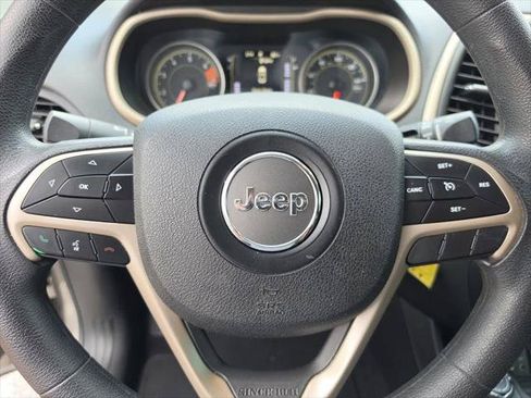 Certified 2018 Jeep Cherokee Latitude AWD/4WD image 28