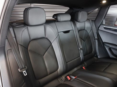 New 2026 Porsche Macan image 6