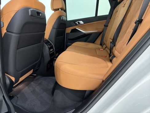 Certified 2024 BMW X5 xDrive40i w/ Premium Package AWD/4WD image 17